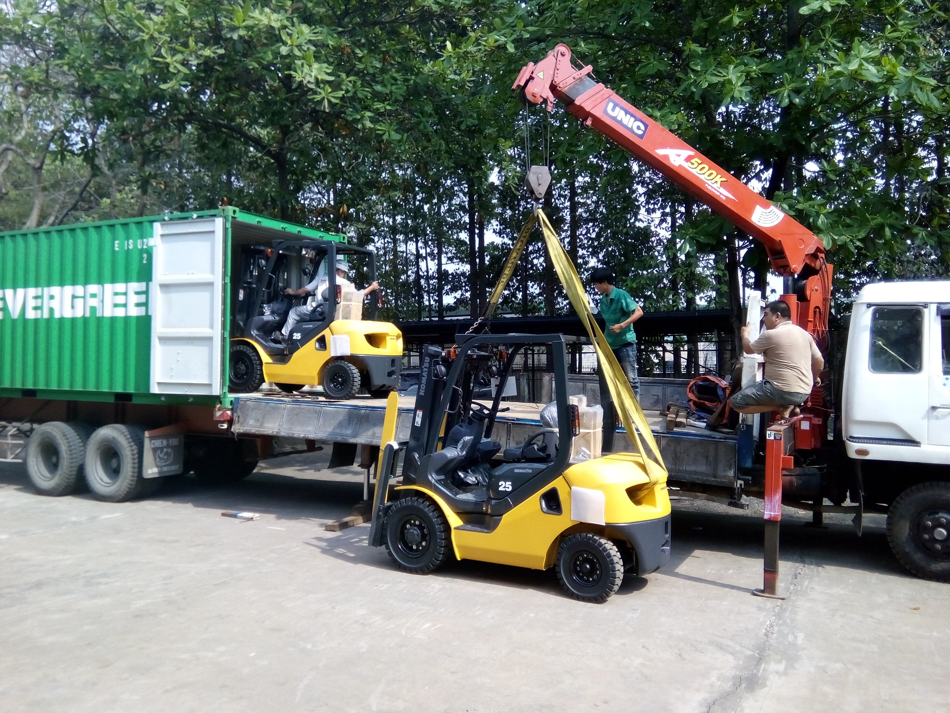 xe nang komatsu 25 23m.jpg (1.44 MB)